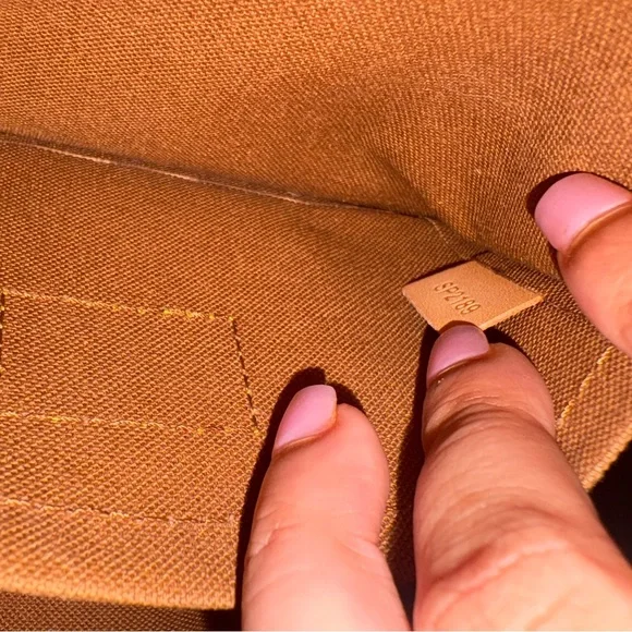 Authentic Louis Vuitton Monogram Pochette Crossbody - Picture 6 of 6